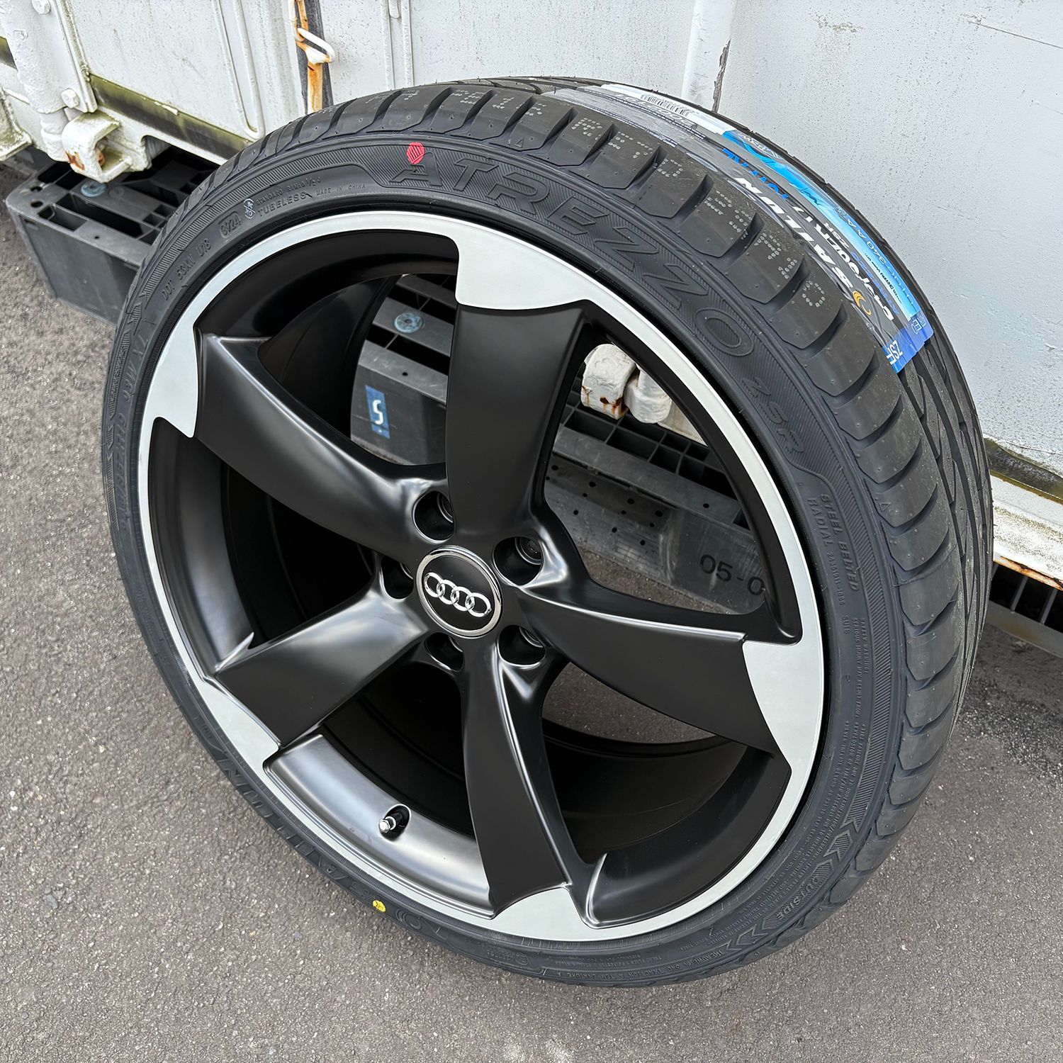 アウディQ2 新車装着アルミホイール４本 アウディQ2 新車装着アルミホイール4本