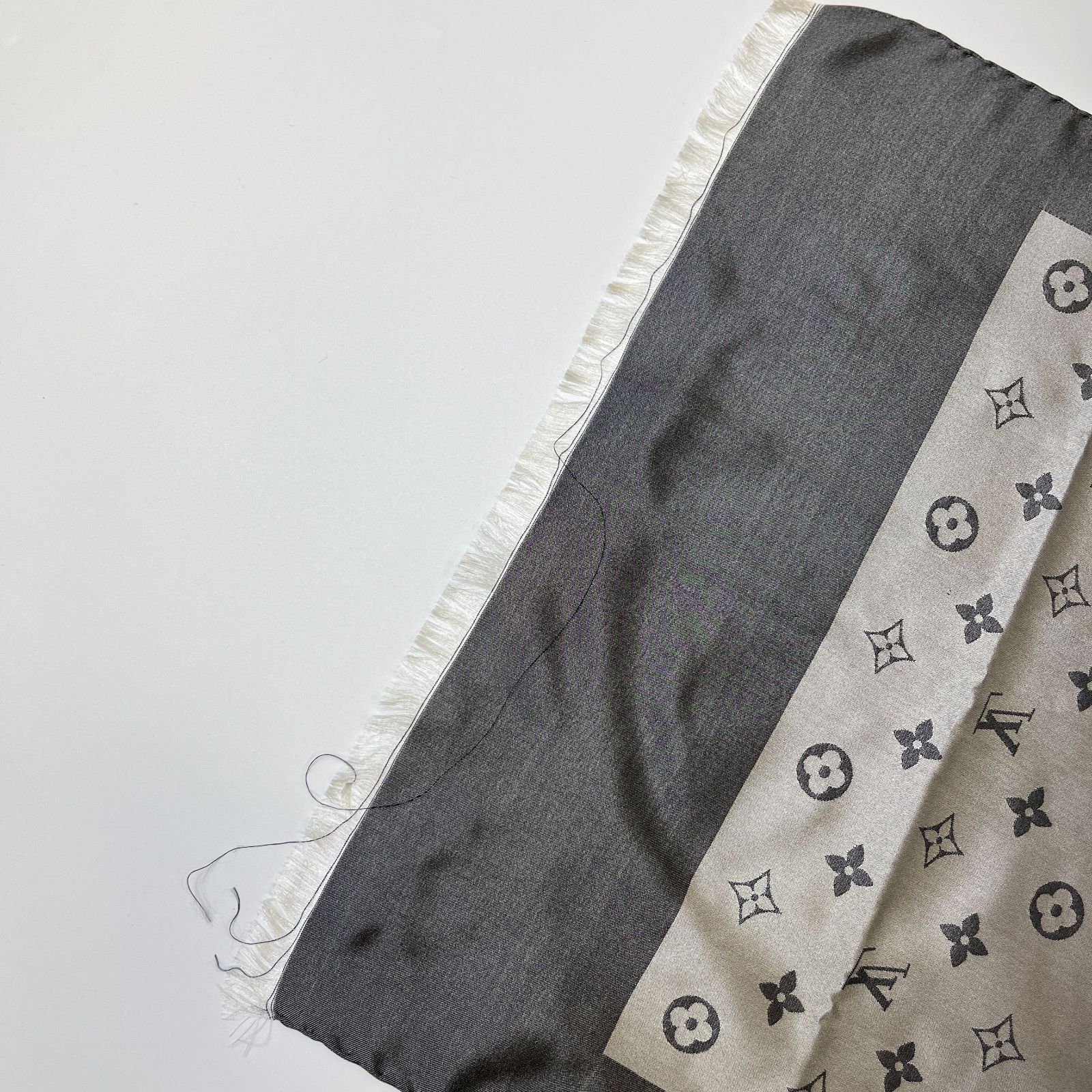 中古】LOUIS VUITTON ルイヴィトン モノグラム スカーフ グレー シルク  