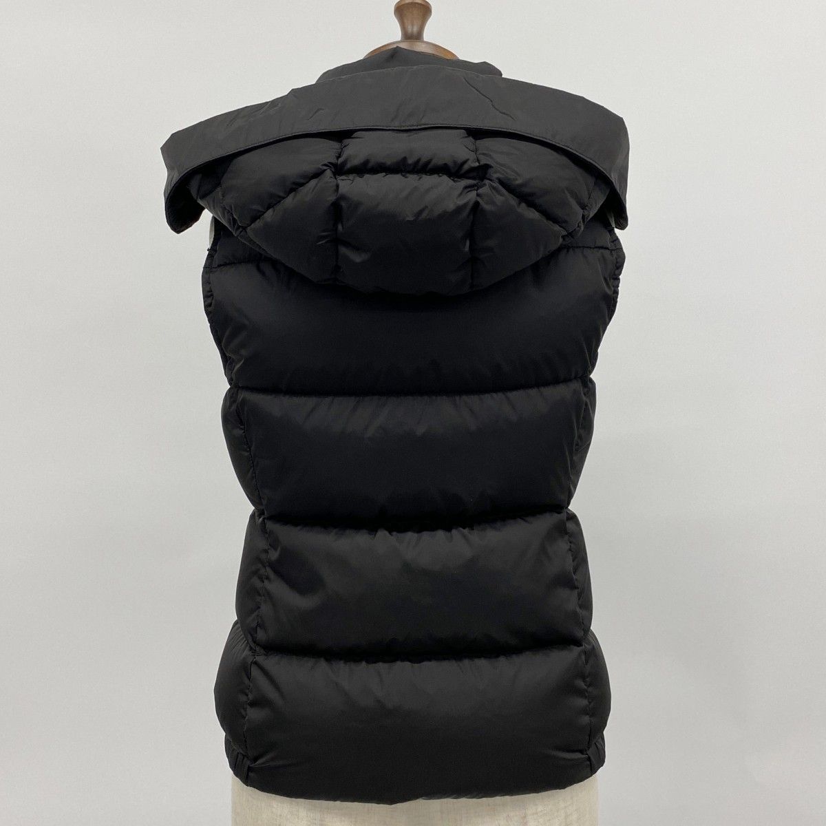 5apm0023 モンクレール ダウンベスト 表記サイズ00 ブラック ナイロン ダウン フェザー F20931A51M00 54155 レディース