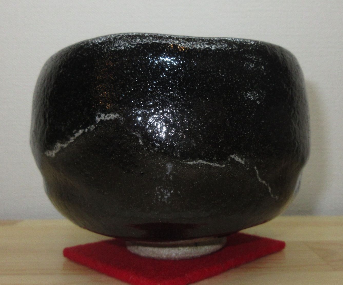 送料込【逢絢亭】茶道具 茶碗 楽焼 黒楽 白幕くすり 政所窯 永興紹道 共箱入り 逢絢亭】茶道具 茶碗 楽焼 黒楽 白幕くすり 政所窯 永興紹道 共