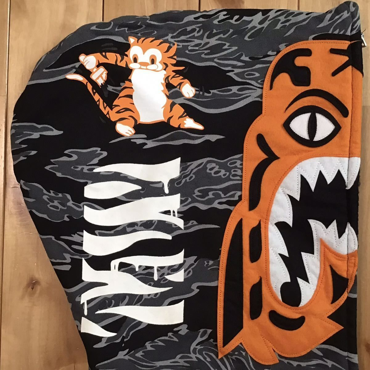 Undefeated × BAPE タイガー シャーク パーカー Mサイズ tiger shark