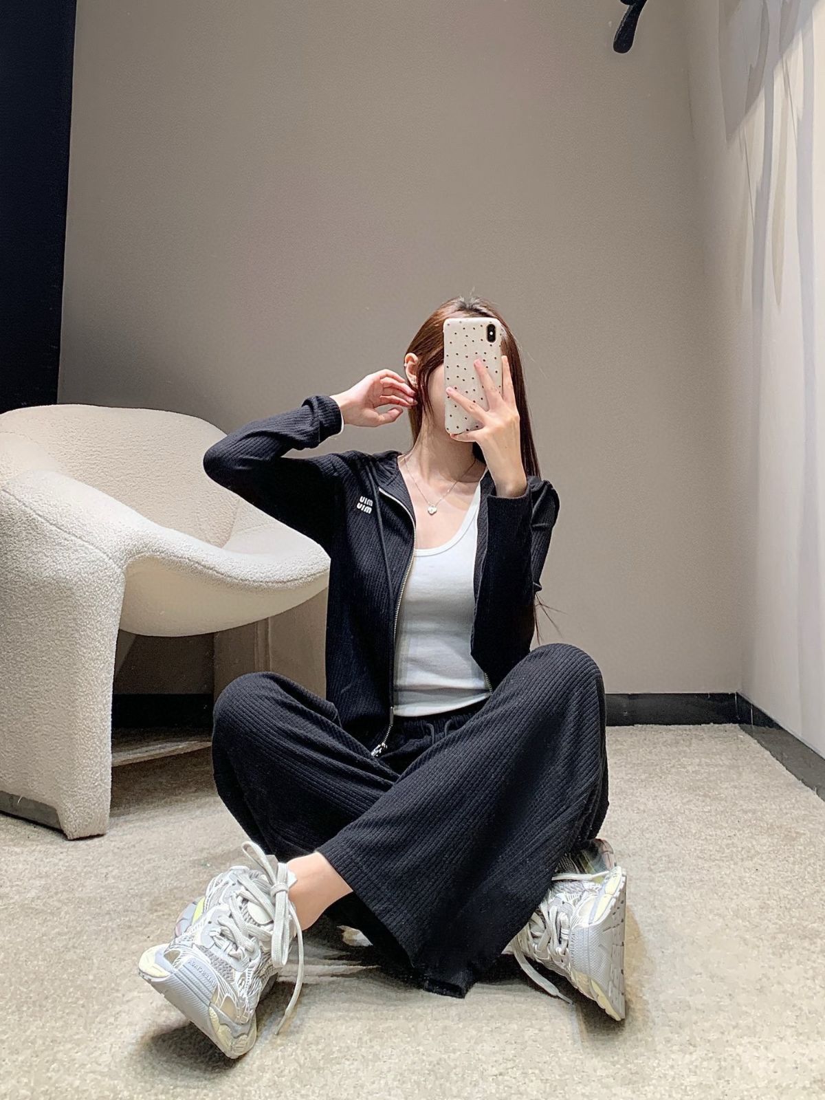 Miumiu アルファベット入りフード付きダブルヘッドジップアウターとゴムウエストのレジャー長パンツのセット