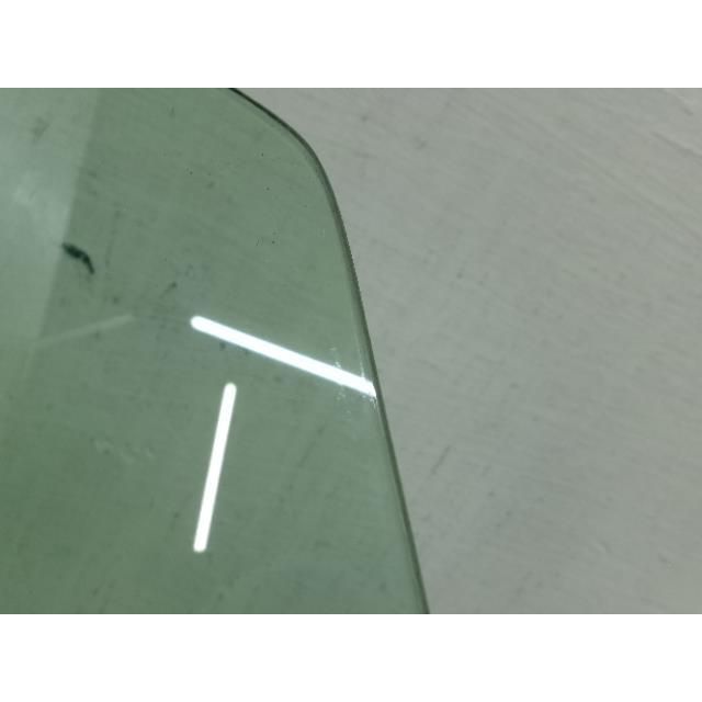 26年 ヴォクシー DBA-ZRR80W 純正 右Fドアガラス M305 グリーン 68101