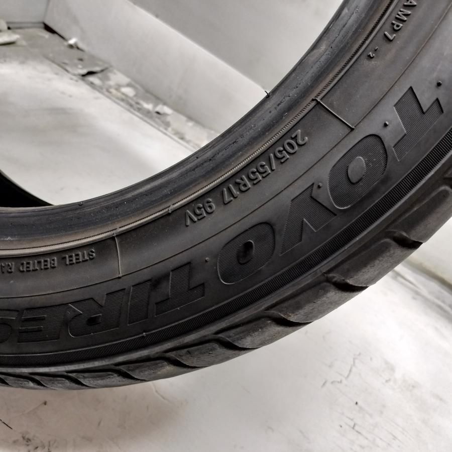 205|55R17 トーヨータイヤ