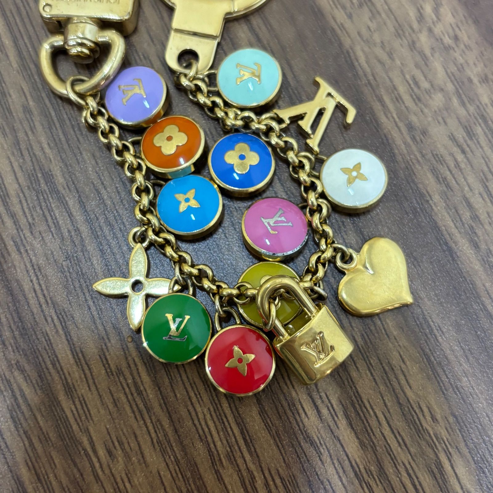 LOUIS VUITTON バッグチャーム ポルトクレ シェンヌ パスティーユ