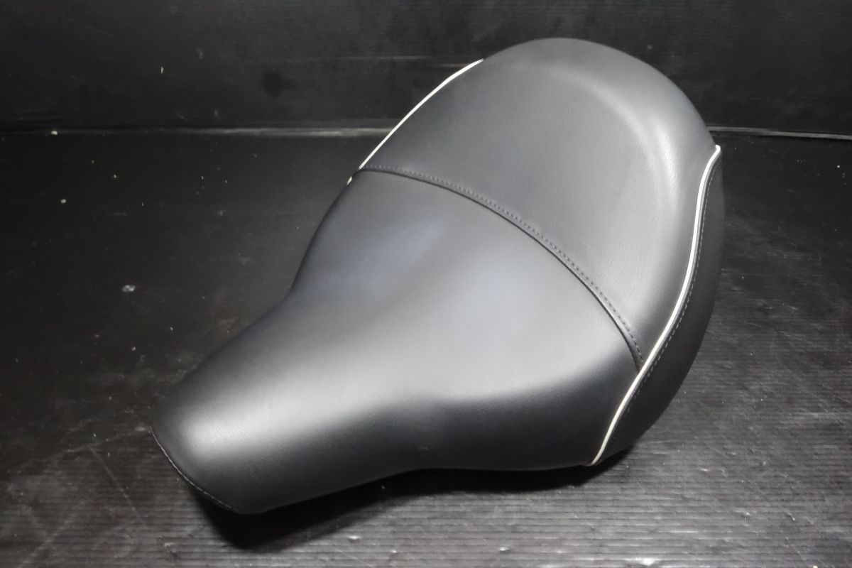 メイン フロント シート 車載工具 ボンネビル スピードマスター トライアンフ 純正 TRIUMPH BONNEVILLE R20251007