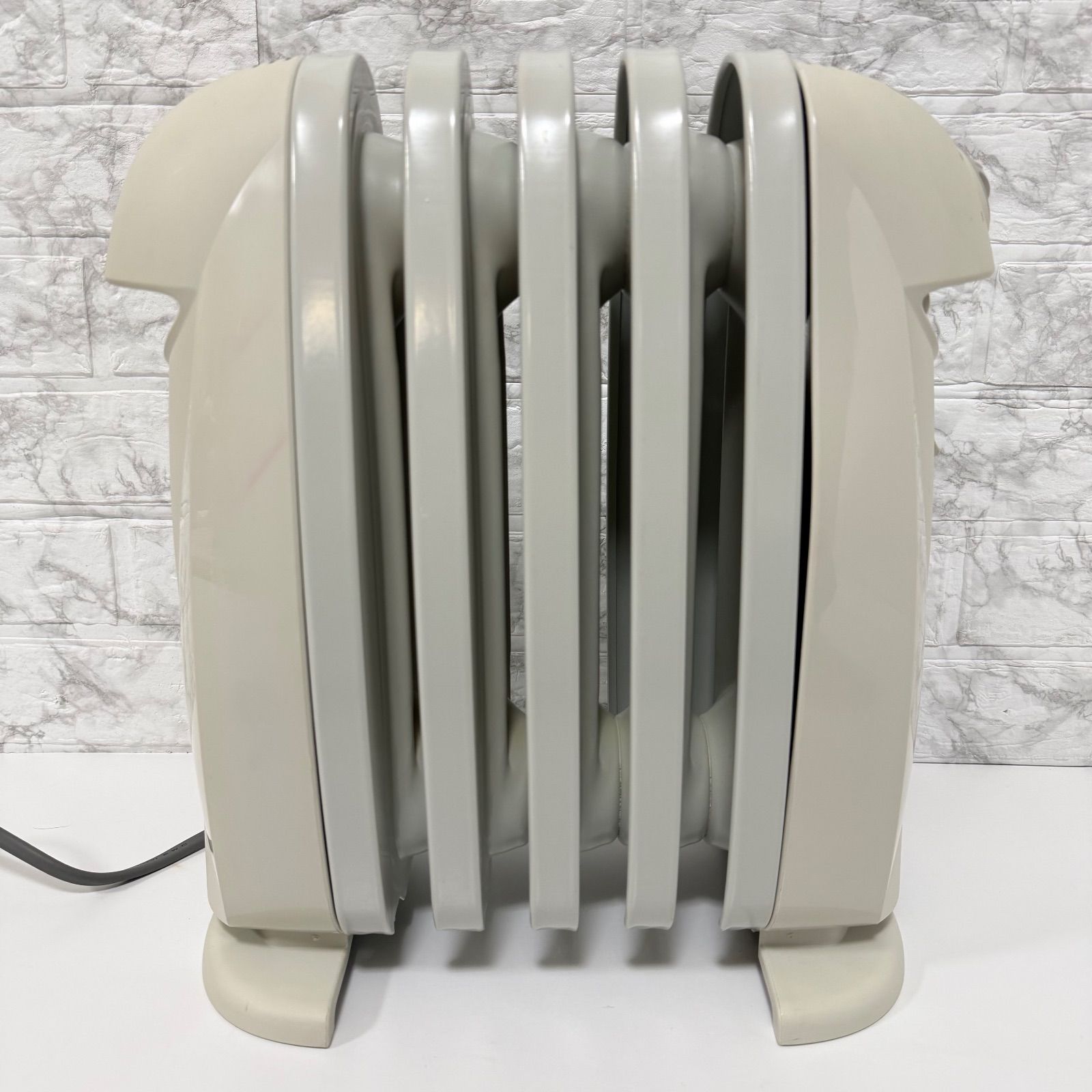 スイッチとダイヤルのみ