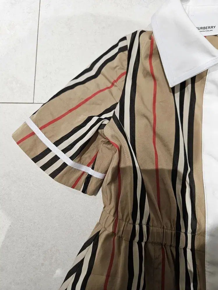 バーバリー BURBERRY 半袖ワンピース 6Y 116cm Burberry Kids