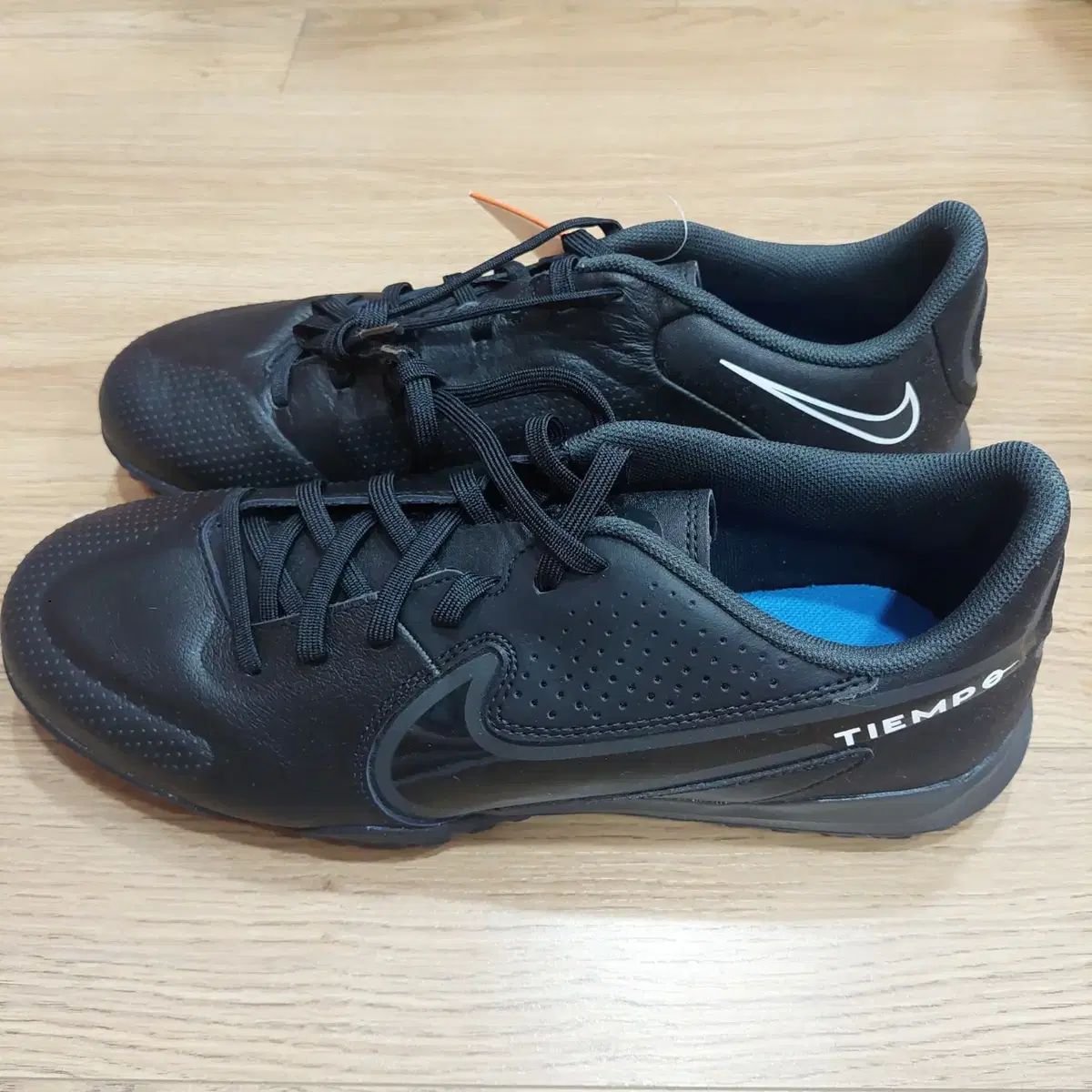 NIKE(ナイキ) レジェンド 9 メンズ フットサルシューズ 早急に処分します