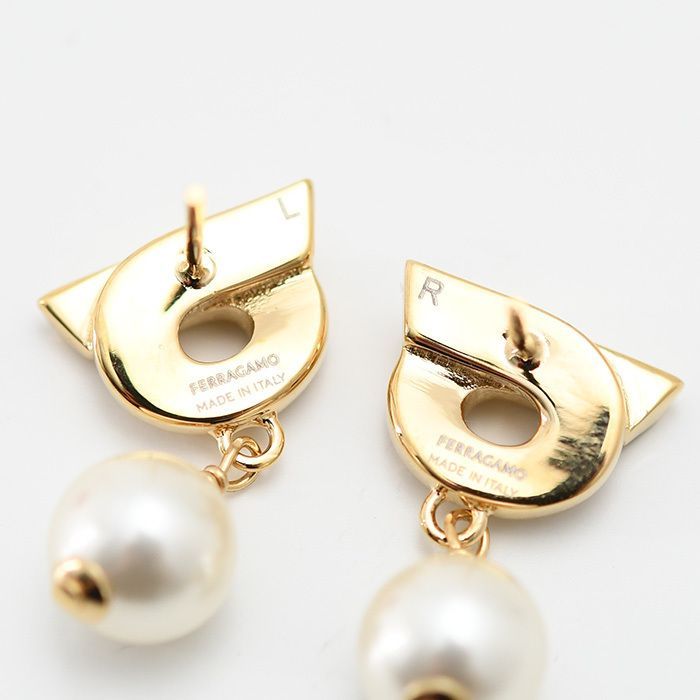 FERRAGAMO フェラガモ ピアス アクセサリー ガンチーニ パール
