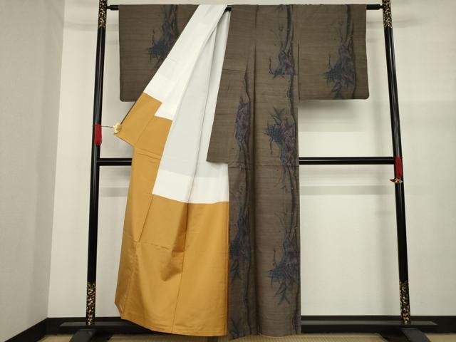 平和屋着物○本場大島紬 カタス9マルキ 孔雀文 正絹 逸品 AAAY7353ck  