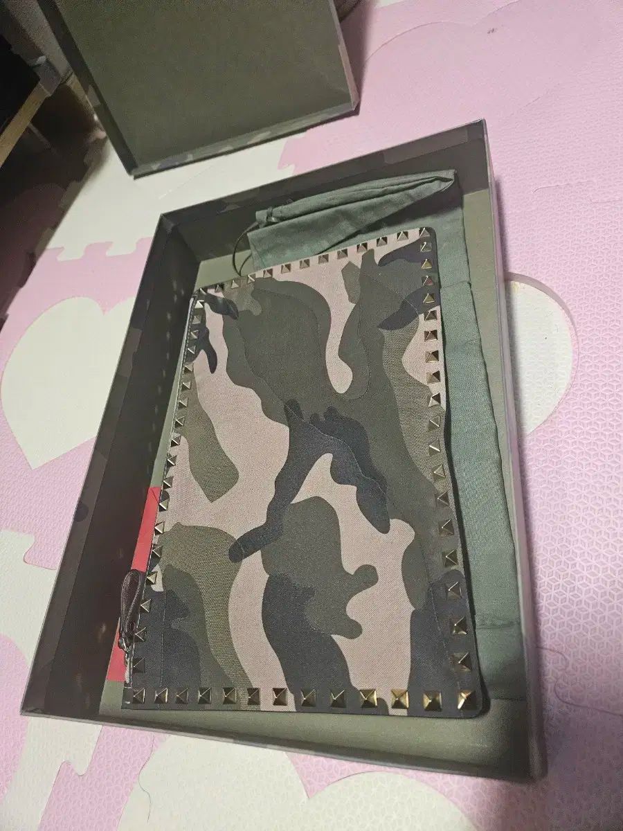 【雷市場（ポンジャン）商品韓国直送】 Valentino(ヴァレンティノ) 噛み砕く 出品