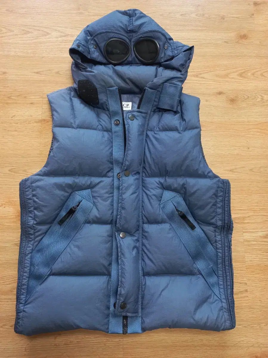 CP カンパニー パッド入りジャケット ハングルタグ メンズ 95 サイズ 欠陥なし