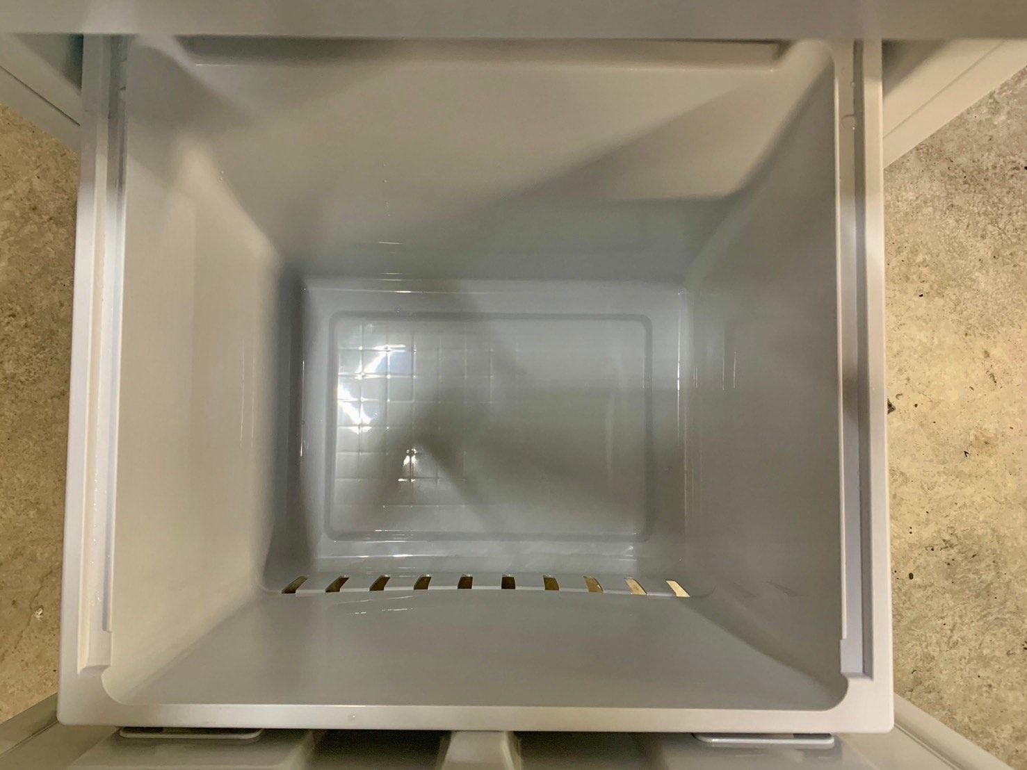 大阪送料無料☆3か月保障付き☆冷蔵庫☆2022年☆ハイセンス☆2  