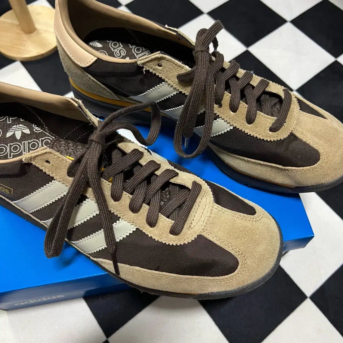 275 ） adidas(アディダス) SL 72 RS ー ブラウン ／ IG4645