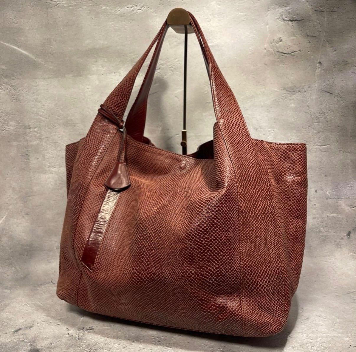 【極希少】アニアリ aniary エディターズバッグ スケイルレザー　トート 極美品✨アニアリ エディターズトートバッグ スケイルレザー ネイビー