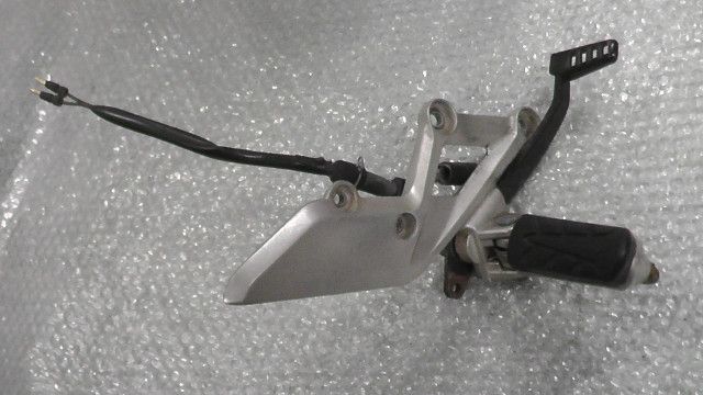 CBR250R　MC41-1000xxx　の　ステップ　右　傷:#1738911729