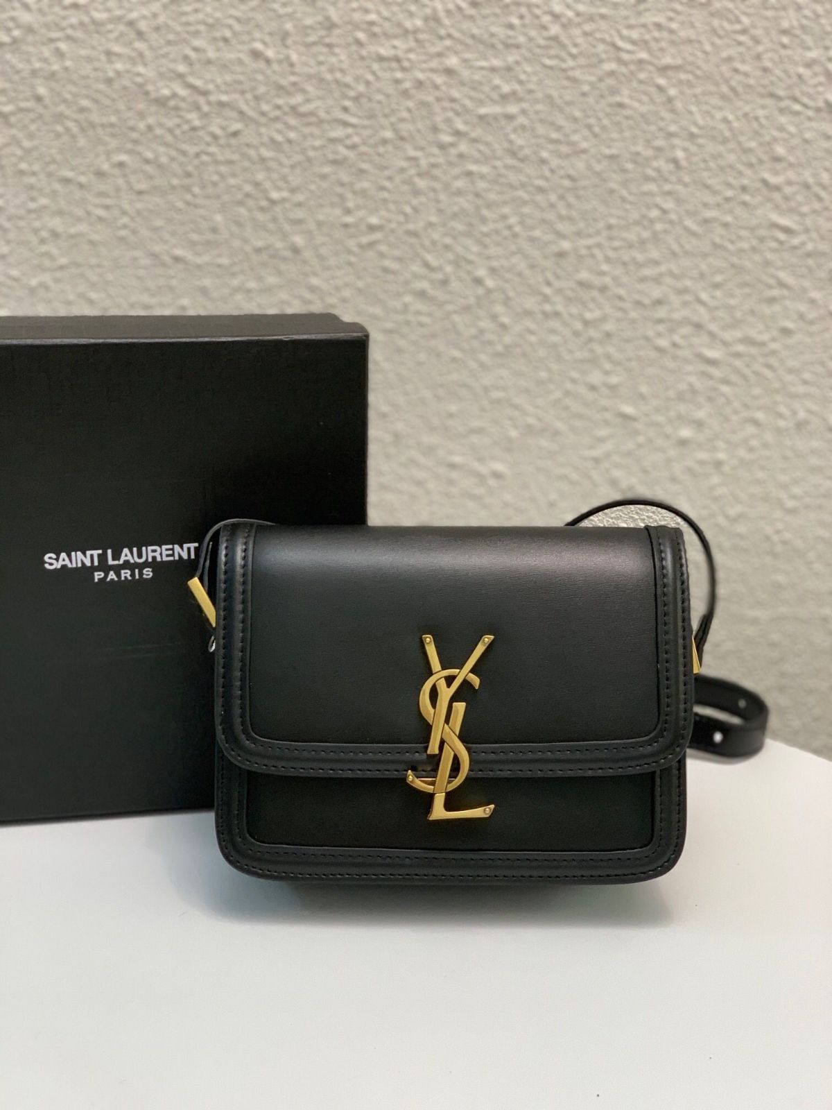 即購入不可！！YSL イヴサンローラン ショルダーバッグ ブラック  