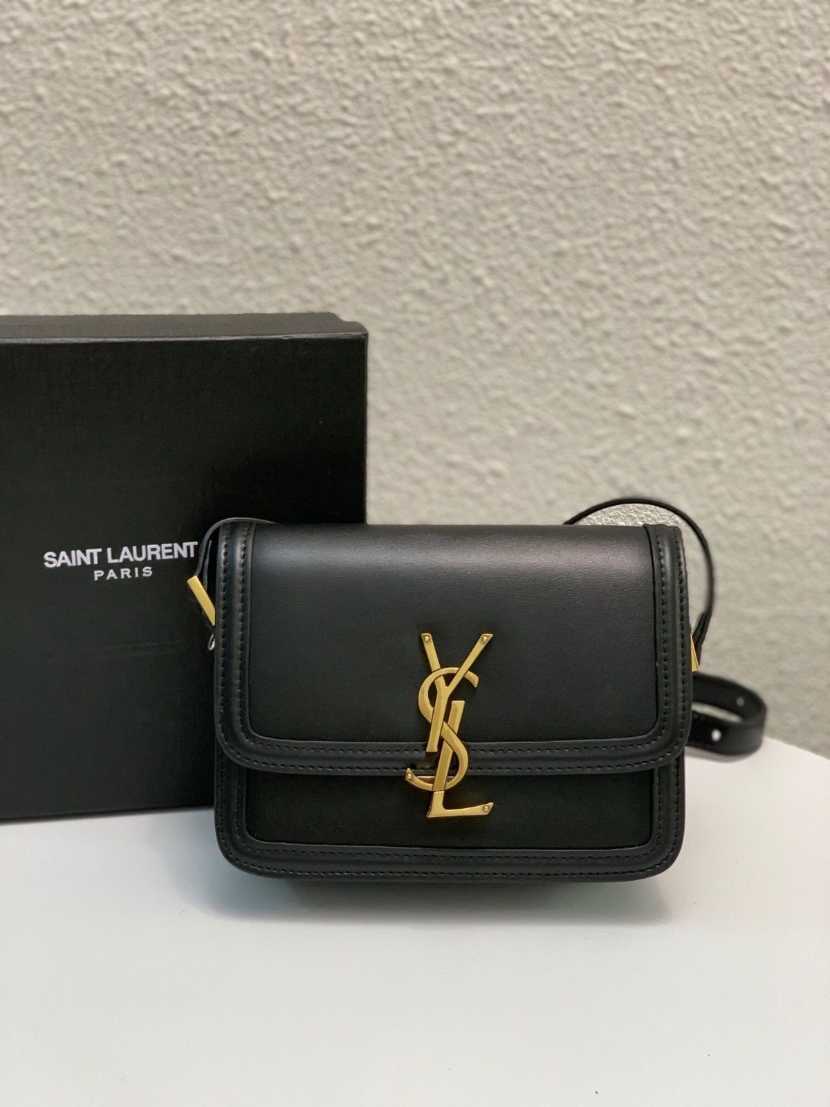 即購入不可！！YSL イヴサンローランショルダーバッグ ブラック