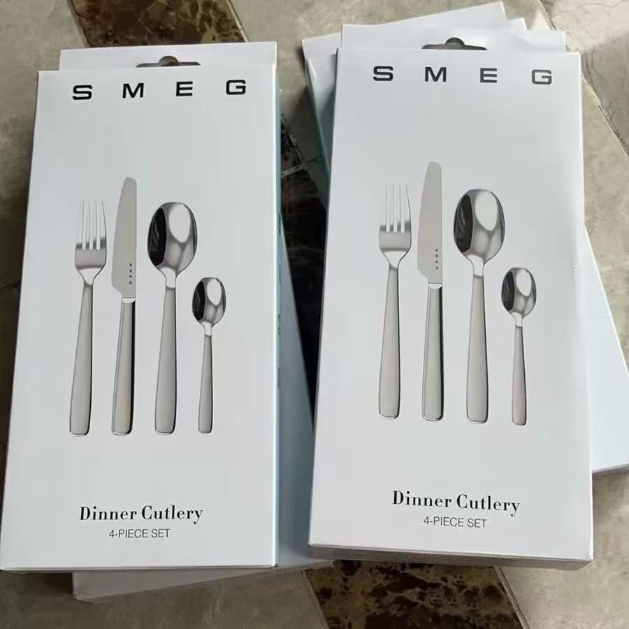 osaruさん専用　SMEG カトラリーセット　4セット SMEG スメッグ カトラリー4点セット ステンレス製 ディナー