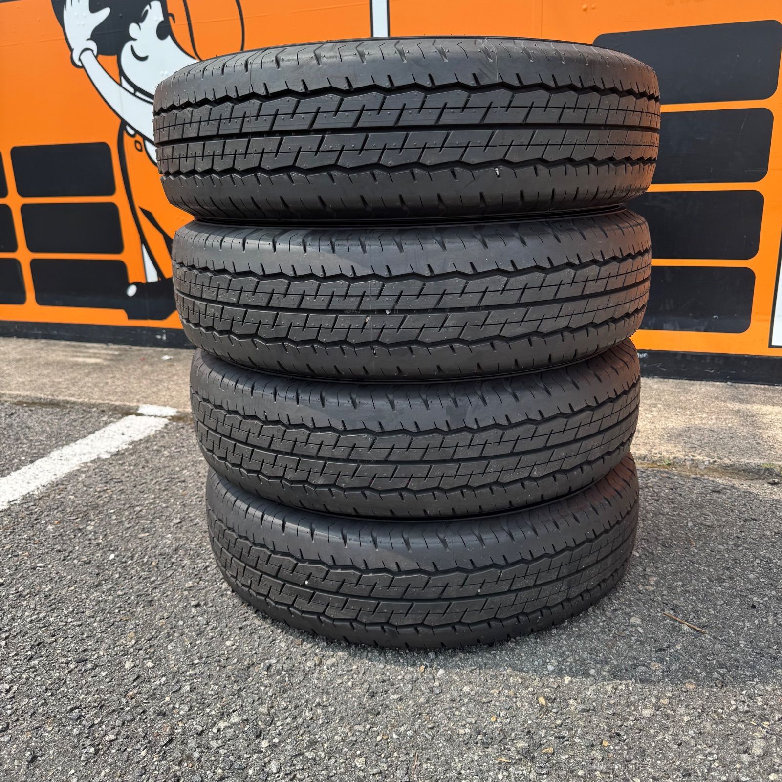 2024年製 ハイエース 夏タイヤ 195/80R15 107/105SLT 2024年製 ハイエース 夏タイヤ 195/80R15 107/105SLT