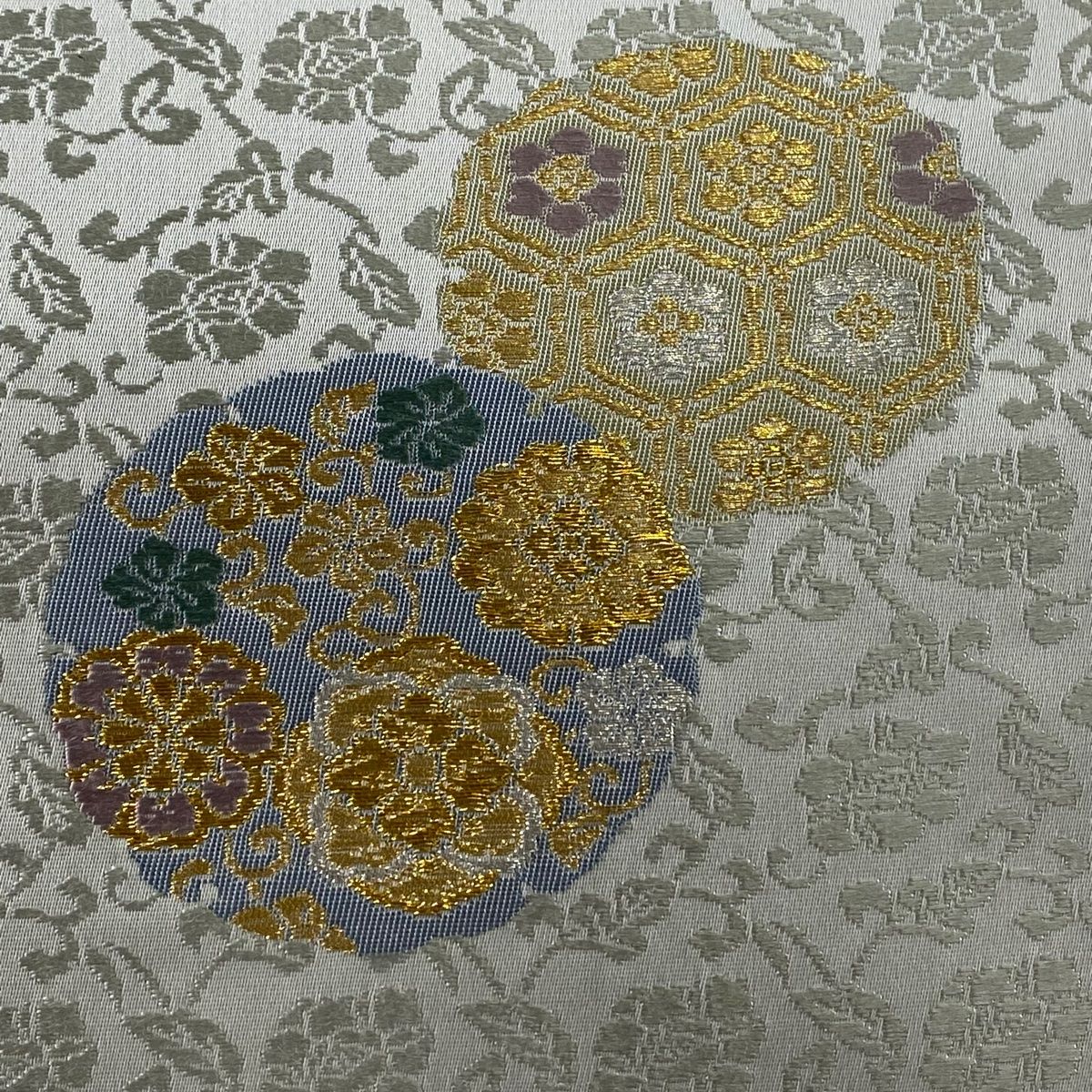 袋帯 名品 花唐草 雪輪 金銀糸 刺繍 薄緑 六通 正絹 【中古】 - メルカリ