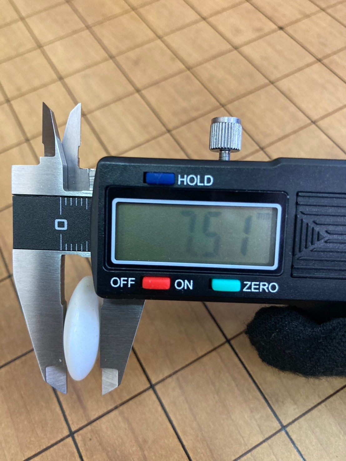 【品】 高級 木製 脚付き 囲碁盤 & 碁石セット ボードゲーム 囲碁 昭和レトロ 現状品①