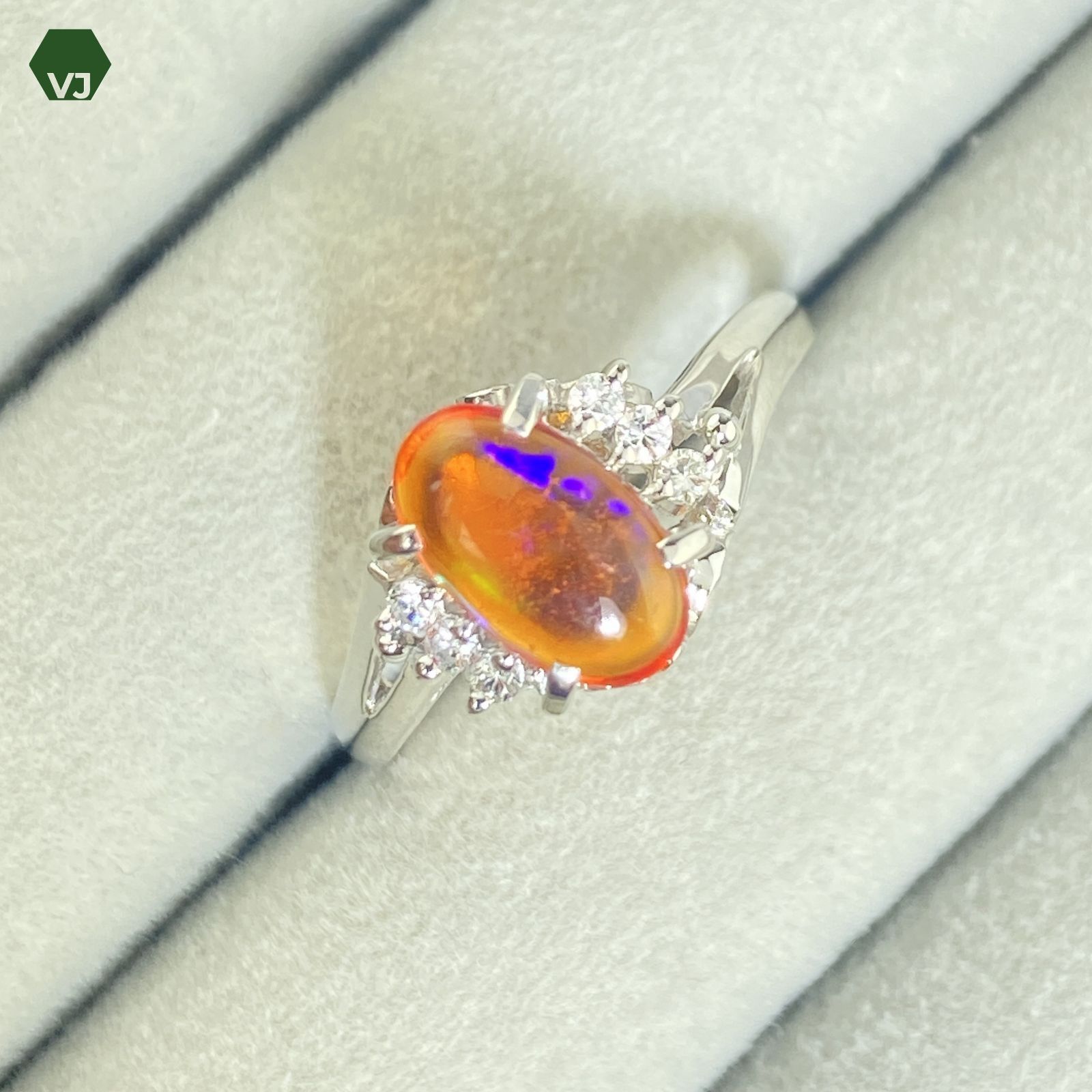 30-05】ファイアオパール ダイヤモンド リング 0.72ctD0.07ct 【中古  