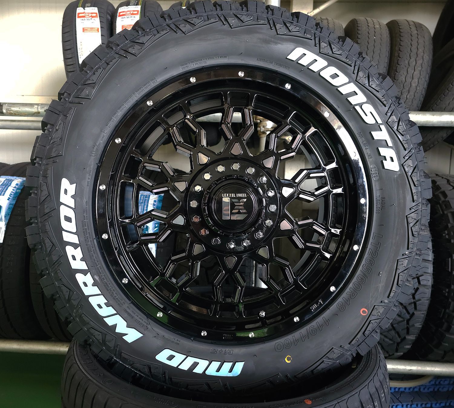 当店オススメ!! ランクル 300系 265/60R18 18インチ LEXXEL PreDator プレデター ランドクルーザー MONSTA  モンスタ マッド - メルカリ