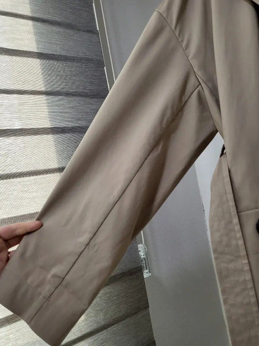 ベージュ シックなロングコート