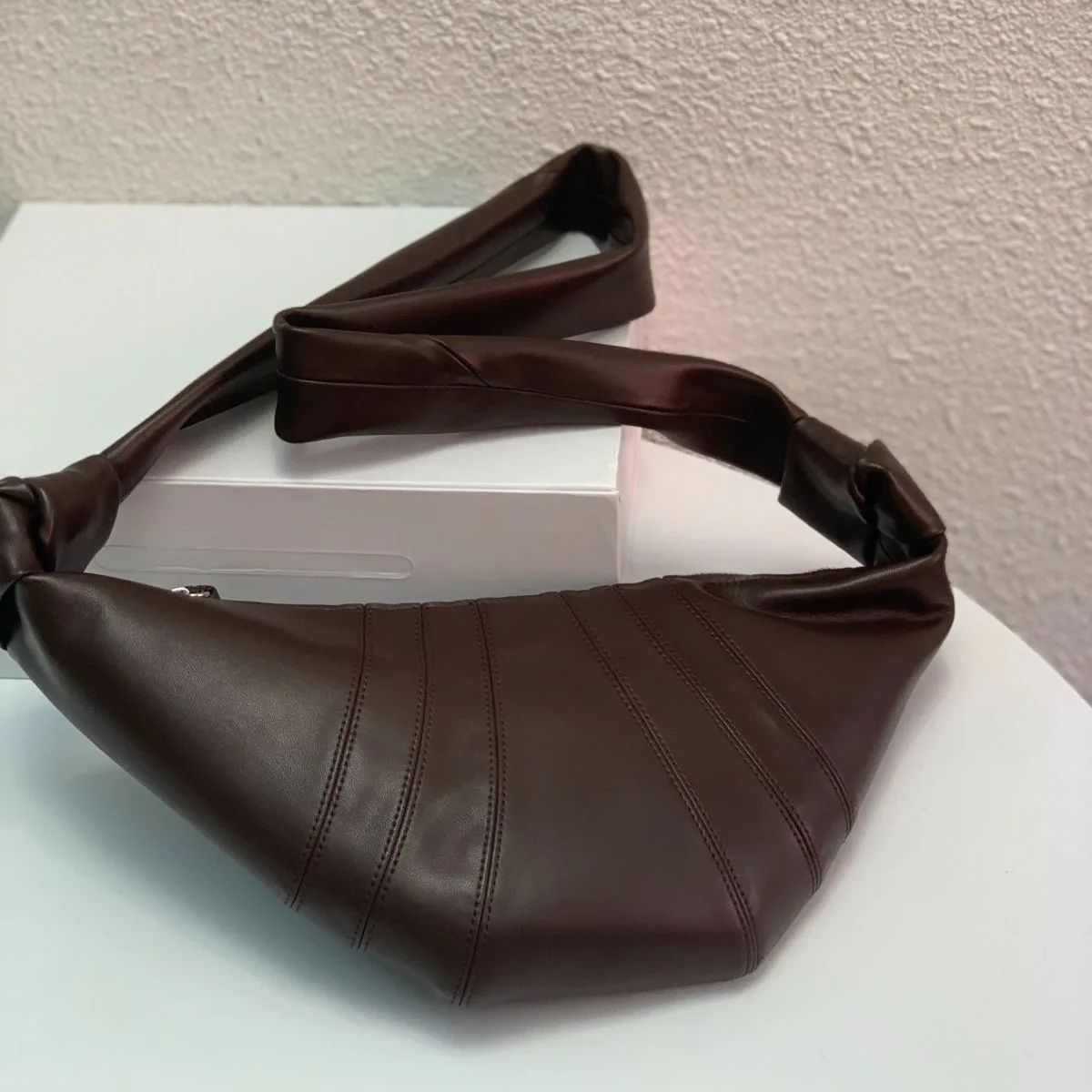 lemaire クロワッサンバッグ Croissant bag LEMAIRE スモール lemaire クロワッサンバッグ Croissant bag LEMAIRE スモール
