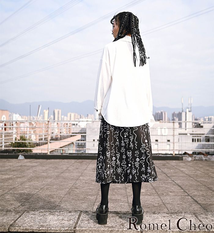 GUCCI　総柄スカート　紫　ゴールド　刺繍　膝丈　ペプラムスカート　パープル 総柄 デザイン スカート GUCCI 総柄スカート 紫 ゴールド 刺繍 膝丈