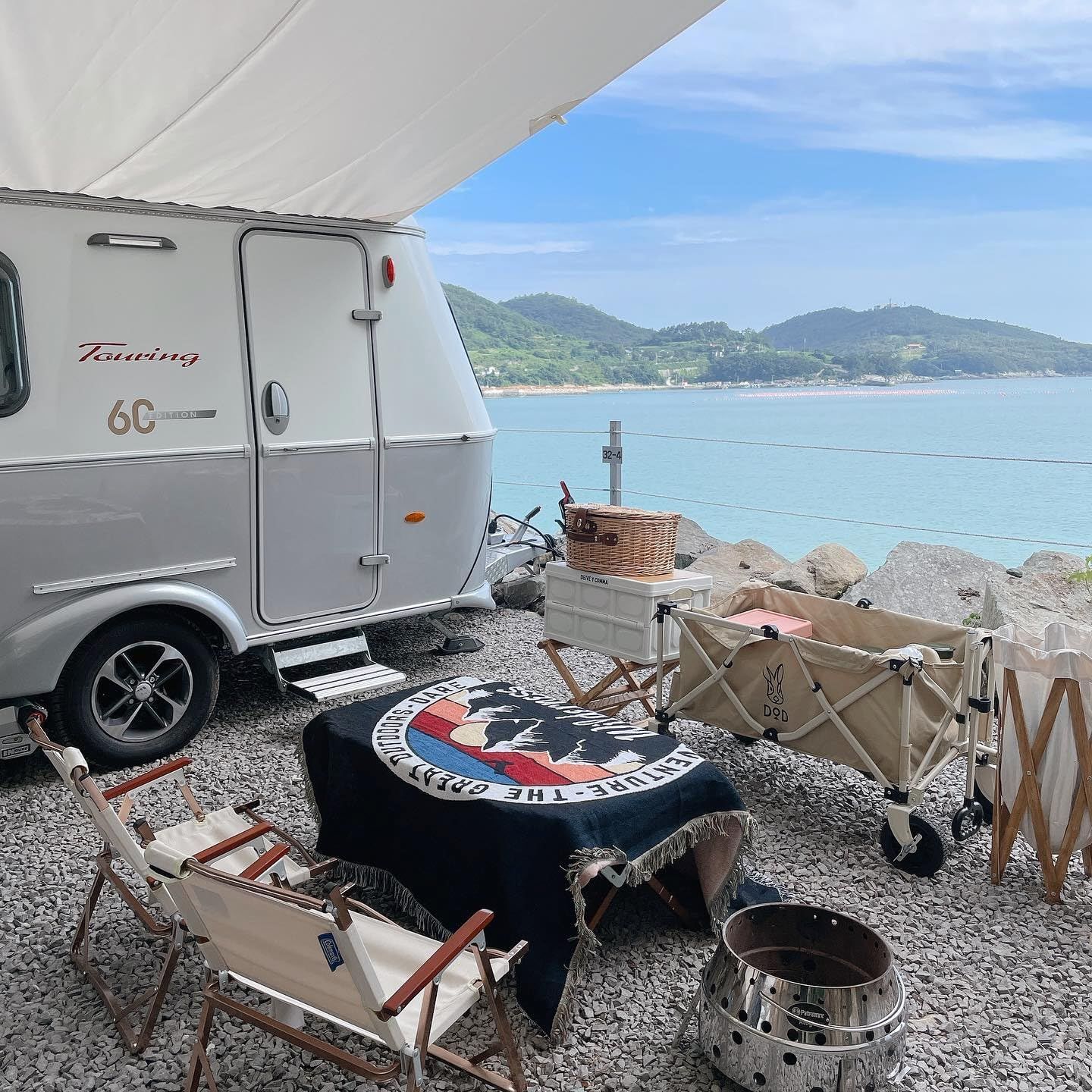 新品 キャンピングカー 黒い山 天幕 ブランケット 車中泊 テント… 屋外毛布 …… Outdoor