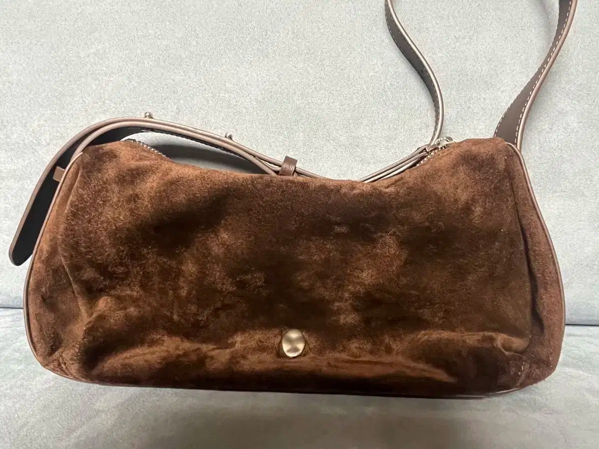 ハンドバッグ [OSTKAKA] Soft Shoulder Mini Suede_2colors 北欧 OSTKAKA(オストカーカ) - 海外通販のBUYMA