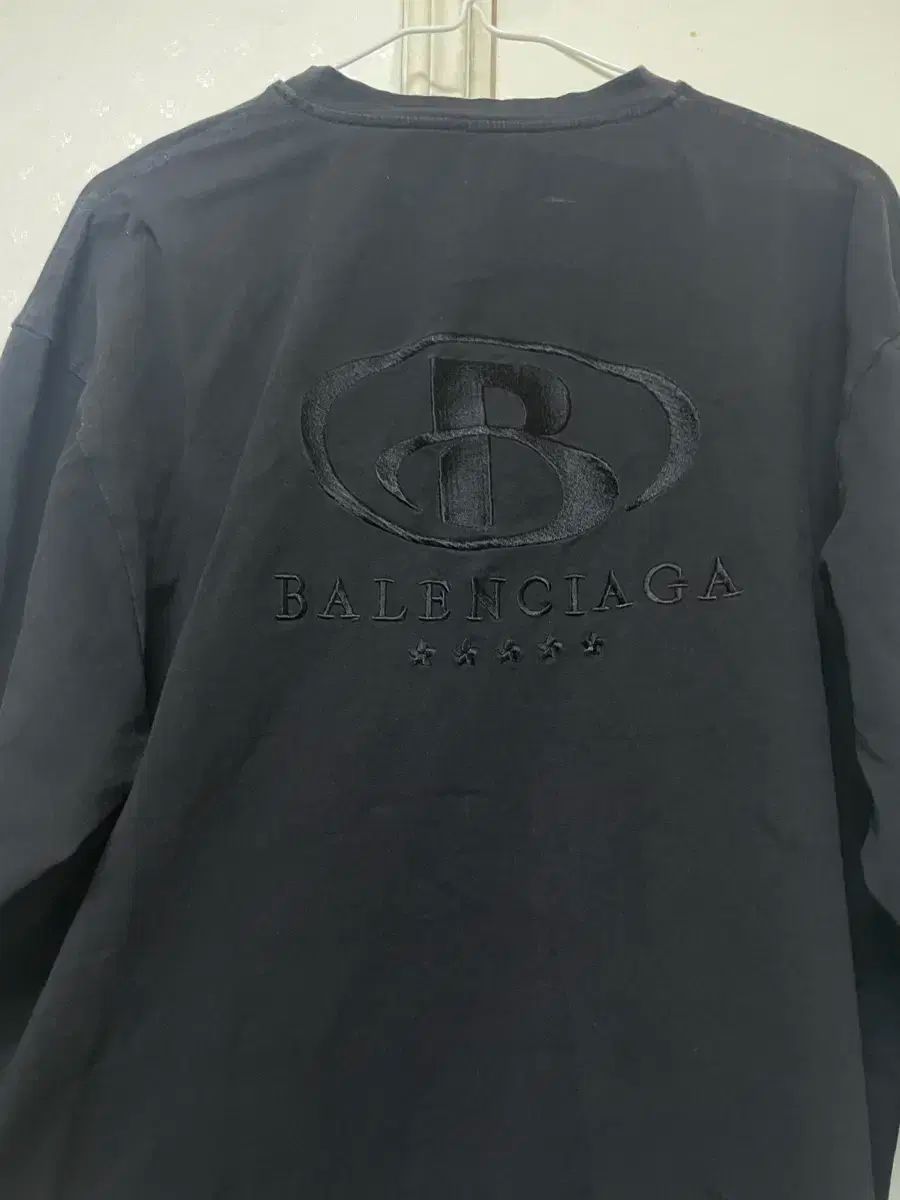 【雷市場（ポンジャン）商品韓国直送】 BALENCIAGA(バレンシアガ) 刺繡 長袖 ロングスリーブ 黒 ヴィンテージ