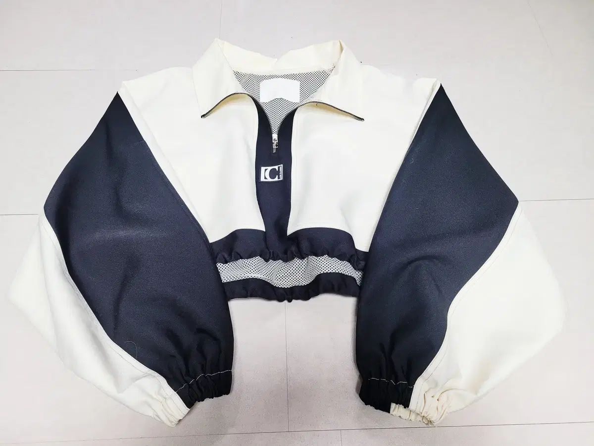 ザ・ロウ カーラジップアップ クロップドジャケット ポール 1101 ／ d