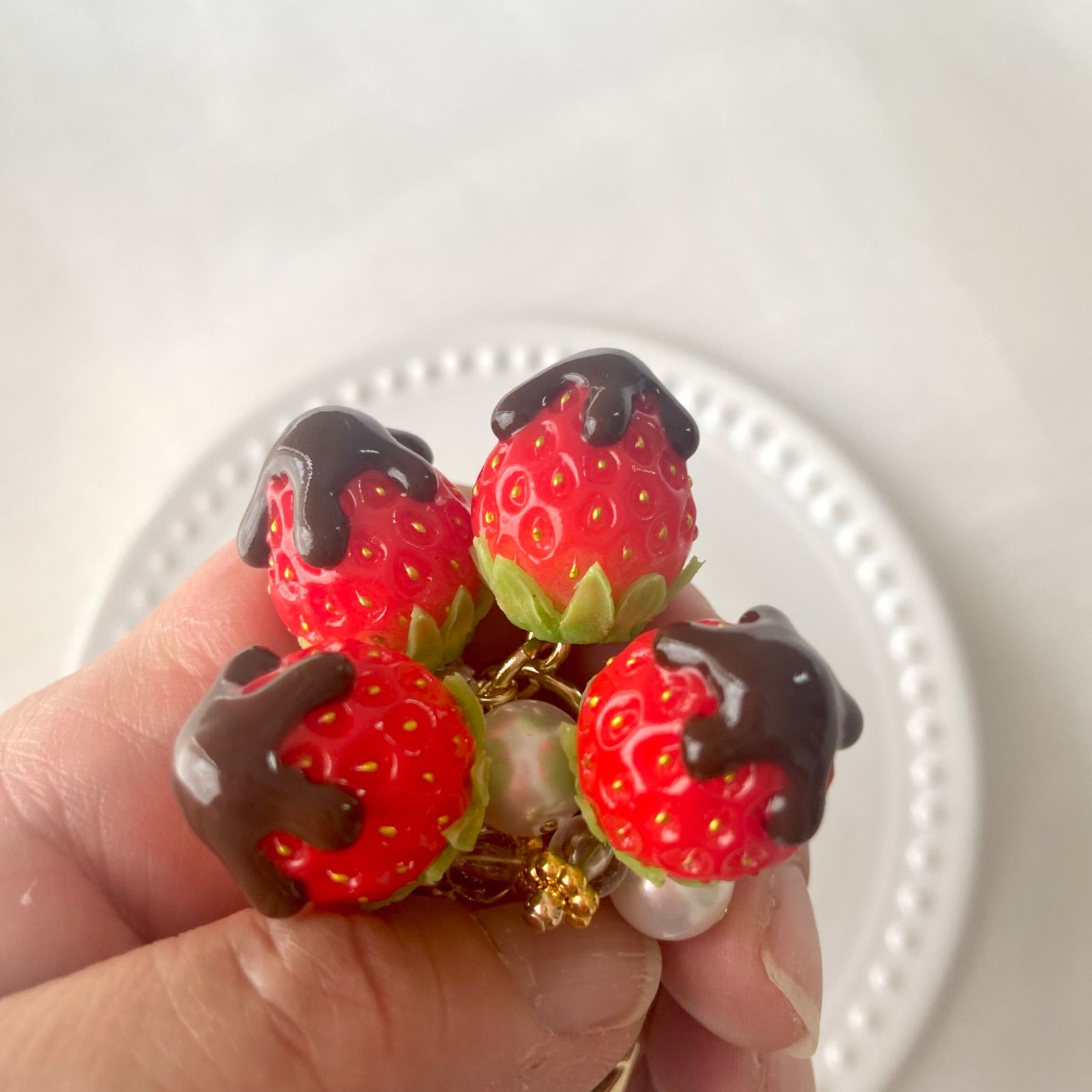 チョコがけ】真っ赤ないちご♡ カラビナ 1個 キーホルダー 食品