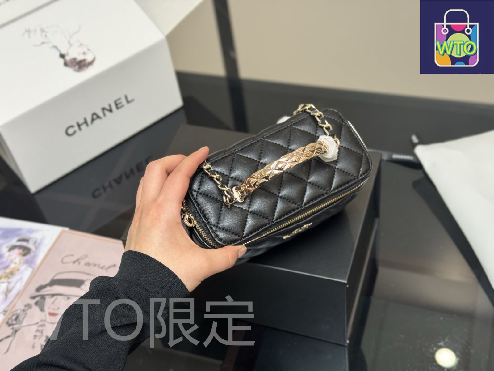 今日特価】Chanel Handle Cosmetic Box シャネル ハンドル