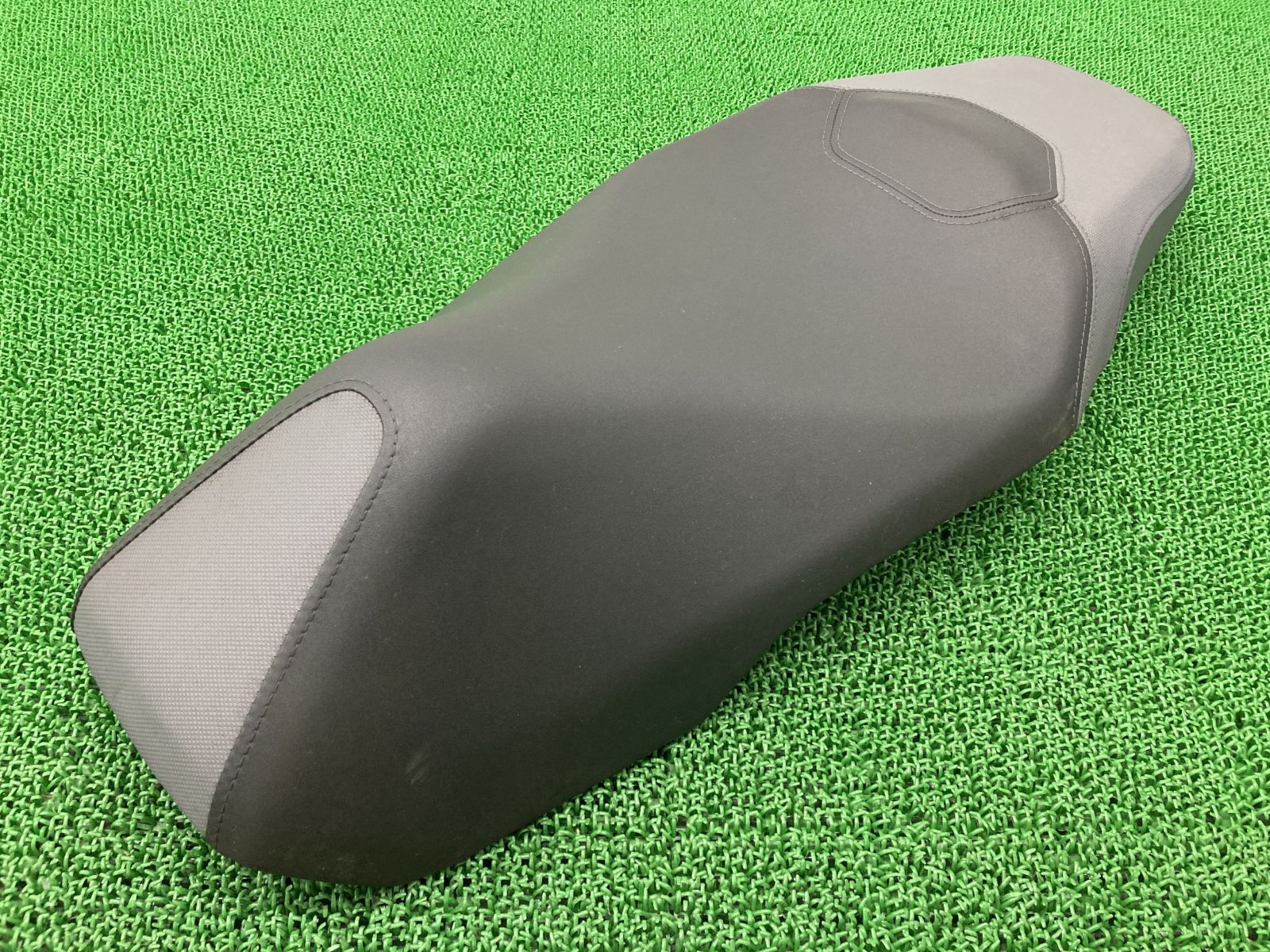 ADV150 シート K0W 🎏 ホンダ 純正 中古 バイク 部品 KF38 ノーマル