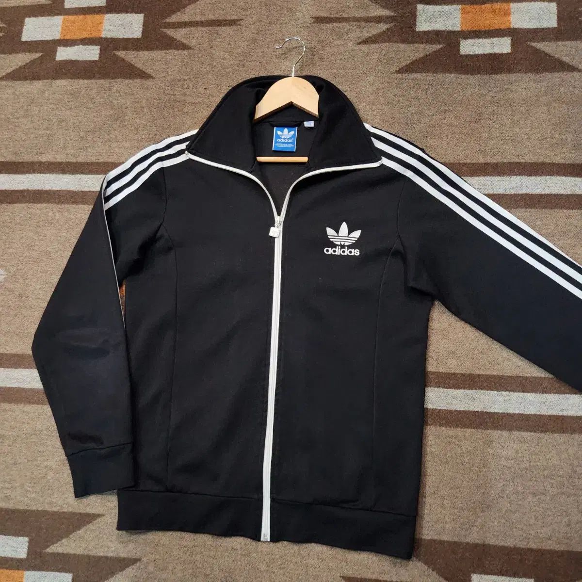 【雷市場（ポンジャン）商品韓国直送】adidas(アディダス) ヨーロッパ トラックトップス ジャージ 100 白×黒