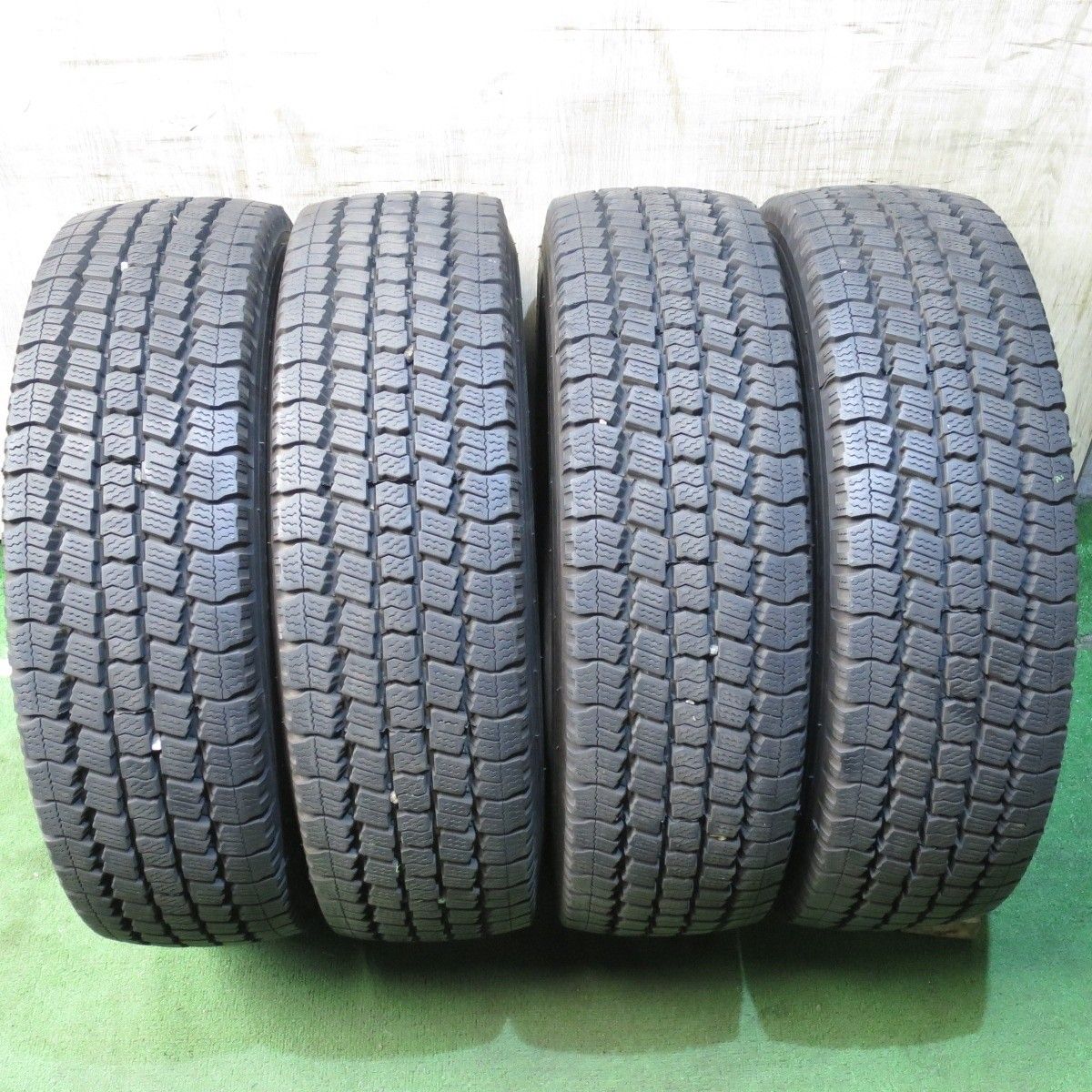 バリ溝 8.5分 トラック タイヤ 225|70R16 117|115N スタッドレス トーヨー デルベックス M934 16インチ 4041904クスタ
