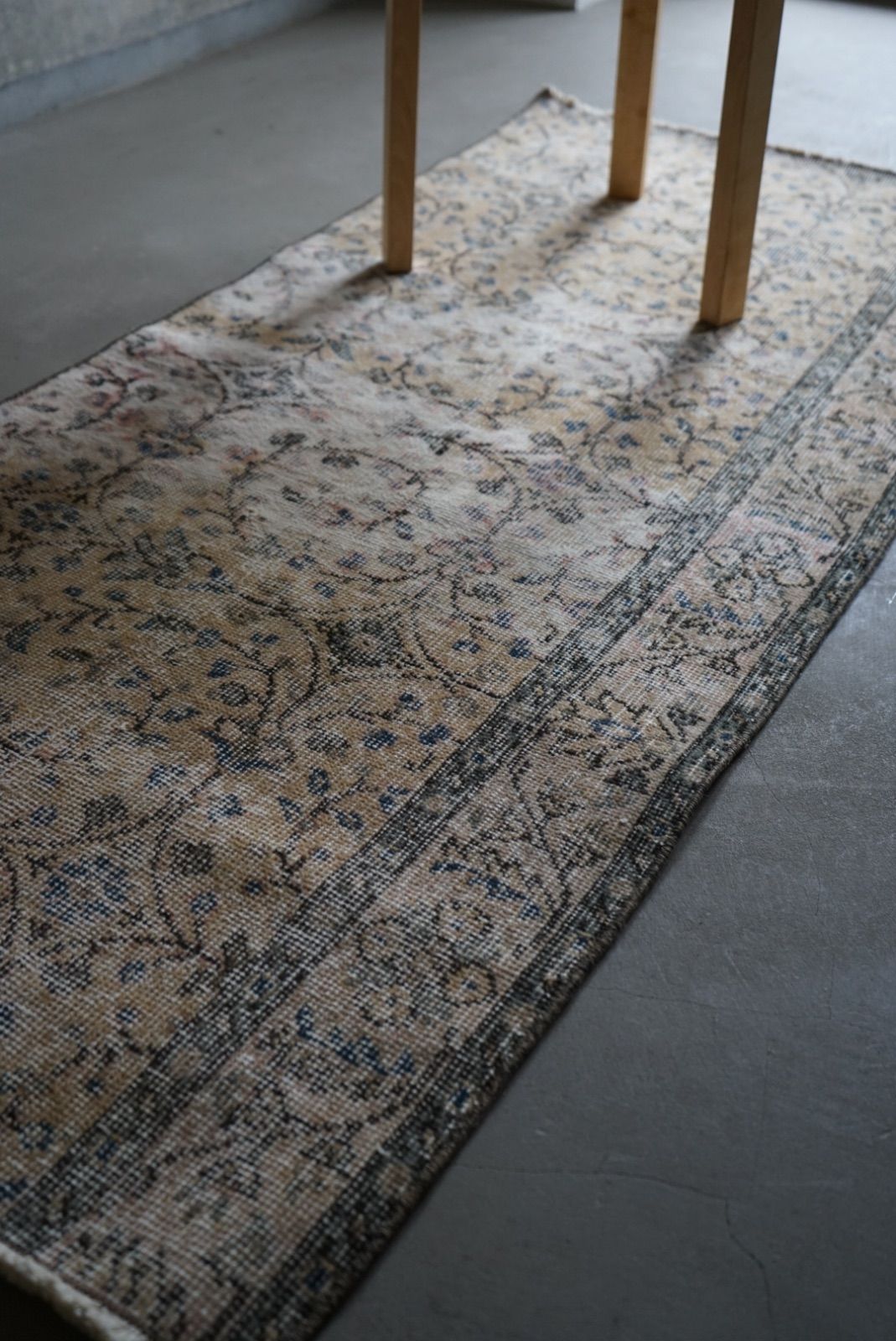 ヴィンテージラグ トルコ イスパルタ アイボリー 1970年代 201 × 120