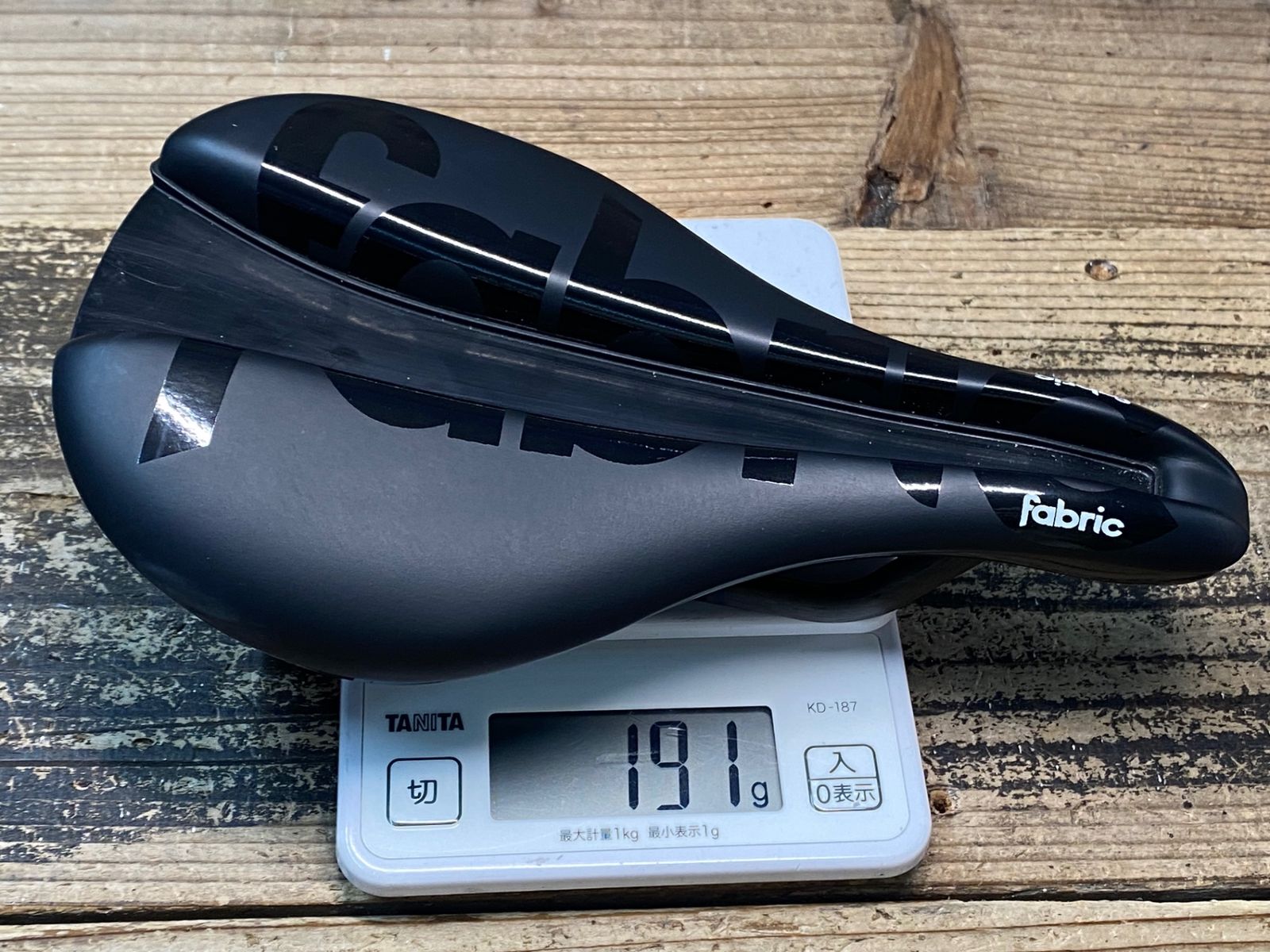 JN379 ファブリック fabric LINE-S PRO FLAT サドル 黒 142mm カーボン