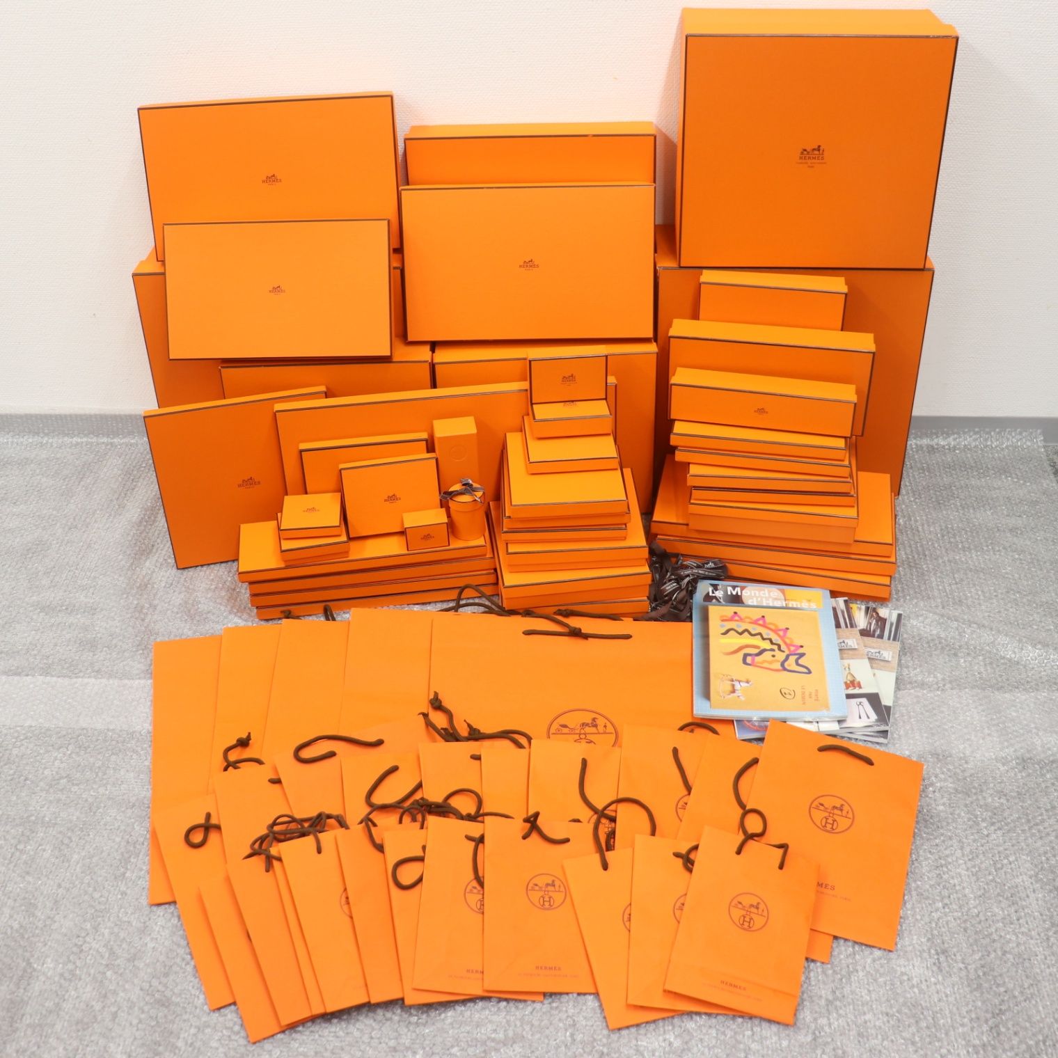 ITG9I2PBU480 HERMES エルメス BOX ショッパー 純正 紙袋 オレンジ 空き箱 ボックス まとめ売り リボン 雑誌 ショッパー26枚 箱44個