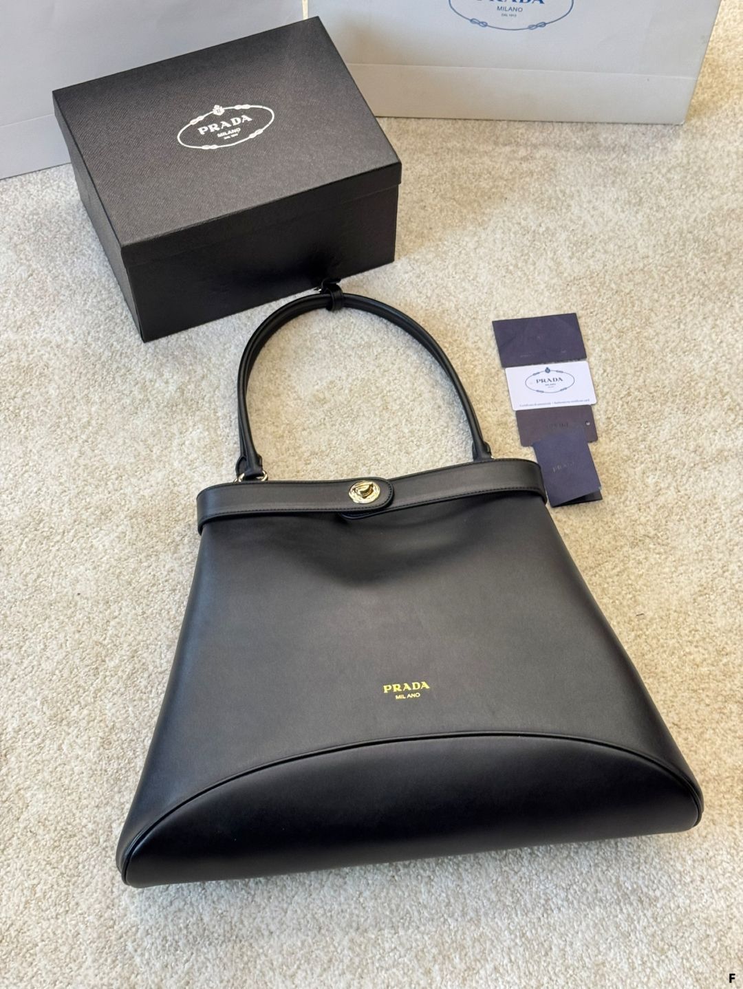 今日特価】Prada 25 ショーコレクション ショルダーバッグ 45