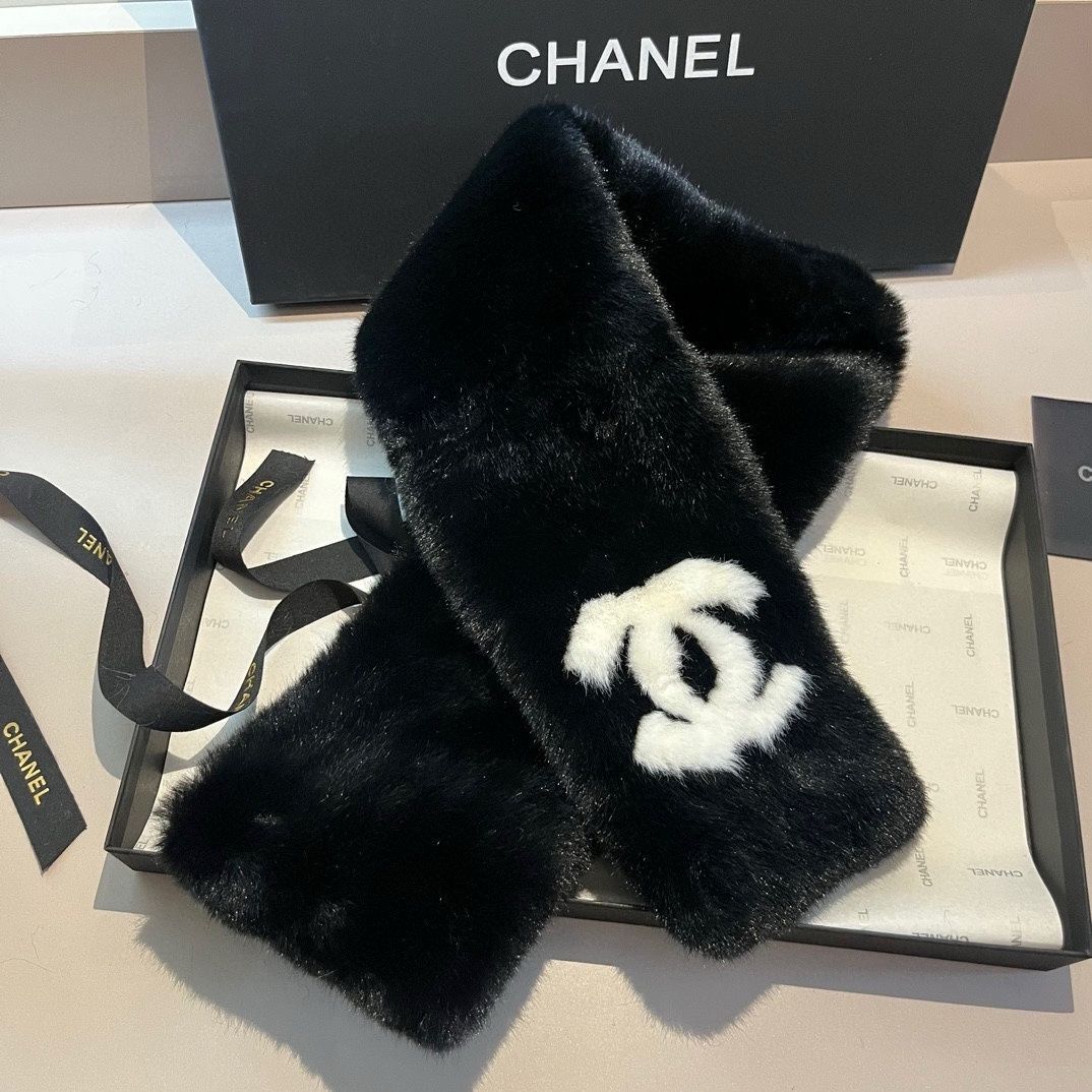 ☆人気.可愛い☆極美品 CHANEL シャネル 兎毛のマフラー 毛襟 黒と白の 