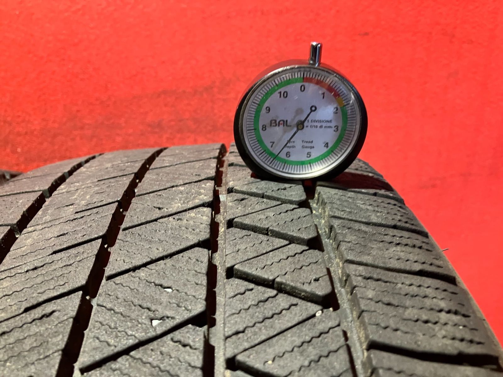 スタッドレスタイヤ 205 50R17 BRIDGESTONE VRX3 4本SET