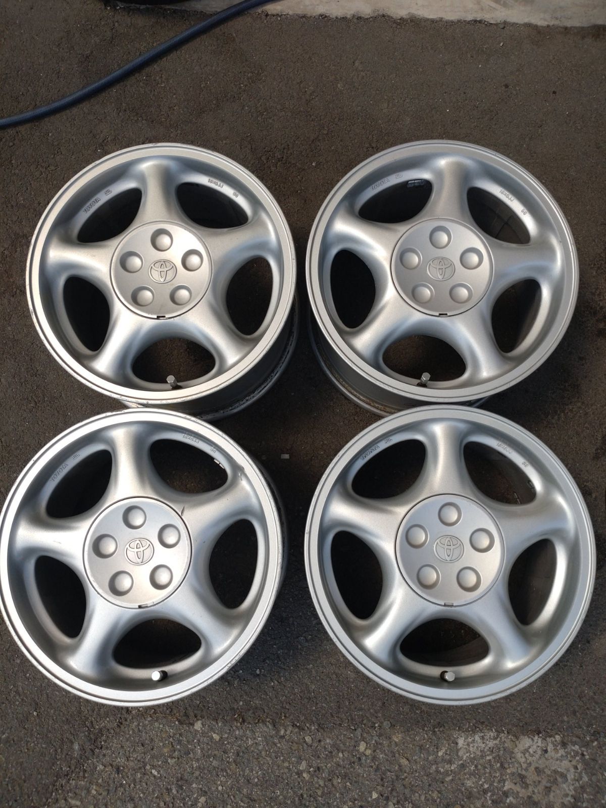 70スープラ トヨタ 純正ホイール 16インチ 7J ＋44 PCD114.3 70