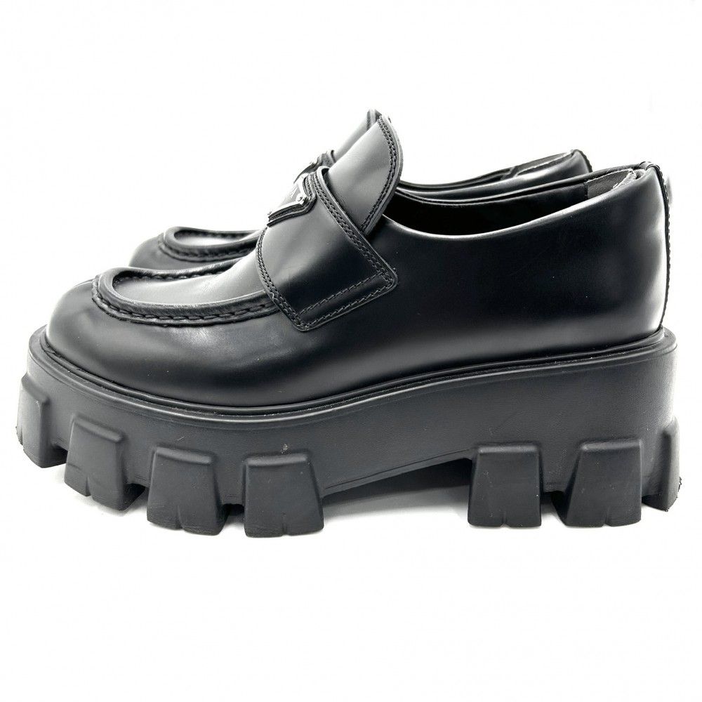 新品PRADA 厚底ローファー ブラック プラダ“トライアングルロゴ”を配