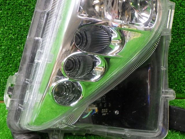 ZVW50プリウス 右バラスト 50プリウス後期 右ヘッドライト 50